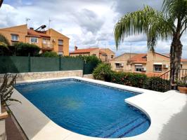 Pareado en venta en Alhaurín de la Torre de 273 m2 photo 0
