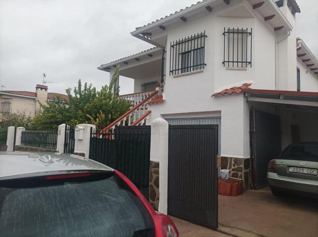 Chalet independiente en Urbanización Los Llanos — Ideal para dos familias photo 0