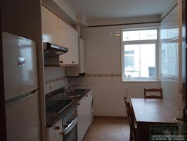 Oportunidad en Urbanización Los Arces: Piso de 2 Dormitorios con Garaje y Trastero en Perfecto Estado photo 0