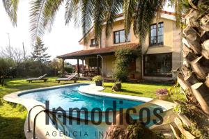 ESPECTACULAR CHALET INDEPENDIENTE EN BOO photo 0