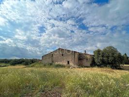 AUTÉNTICA MASIA CATALANA CON 4 ha, 2 pozos de agua, a un excelente precio, a rehabilitar. photo 0