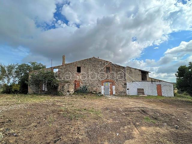 AUTÉNTICA MASIA CATALANA CON 4 ha, 2 pozos de agua, a un excelente precio, a rehabilitar. photo 0