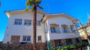 GURB. ELEGANTE CASA DE 258 M2, 4 HAB. 2 BAÑOS, GARAJE, JARDÍN, TERRAZA. photo 0