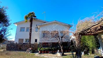 GURB. ELEGANTE CASA DE 258 M2, 4 HAB. 2 BAÑOS, GARAJE, JARDÍN, TERRAZA. photo 0