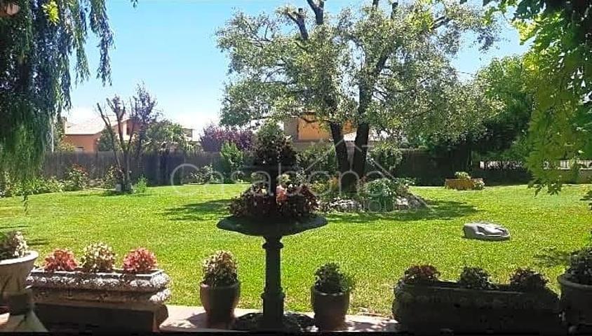 GURB. ELEGANTE CASA DE 258 M2, 4 HAB. 2 BAÑOS, GARAJE, JARDÍN, TERRAZA. photo 0