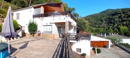 AIGUAFREDA. CASA INDEPENDIENTE, 4 HABITACIONES, 3 BAÑOS, JARDÍN, TERRAZA, GARAJE, EXCELENTES VISTAS Y UBICACIÓN. photo 0