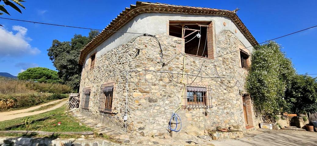 CASA MASIA 240 m2, TERRENO LLANO, 5 HABITACIONES, 2 BAÑOS, CHIMENEA, VISTAS. photo 0