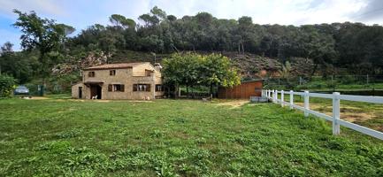 FOGARS DE LA SELVA. CASA MASIA DE 232 M2, 8.000 M2 TERRENO LLANO, 5 HABITACIONES, 2 BAÑOS, POZO AGUA, CUADRAS CABALLOS, VISTAS Y TRANQUILIDAD. photo 0