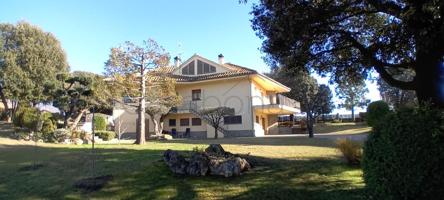 SANT VICENÇ DE TORELLÓ. ENCANTADORA CASA INDEPENDIENTE en SANT VICENÇ DE TORELLÓ, 5 HABITACIONES, 2 BAÑOS, TERRAZA, JARDÍN, GRAN GARAJE, BUEN ESTADO photo 0