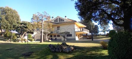 ENCANTADORA CASA INDEPENDIENTE en SANT VICENÇ DE TORELLÓ, 5 HABITACIONES, 2 BAÑOS, TERRAZA, JARDÍN, GRAN GARAJE, BUEN ESTADO photo 0