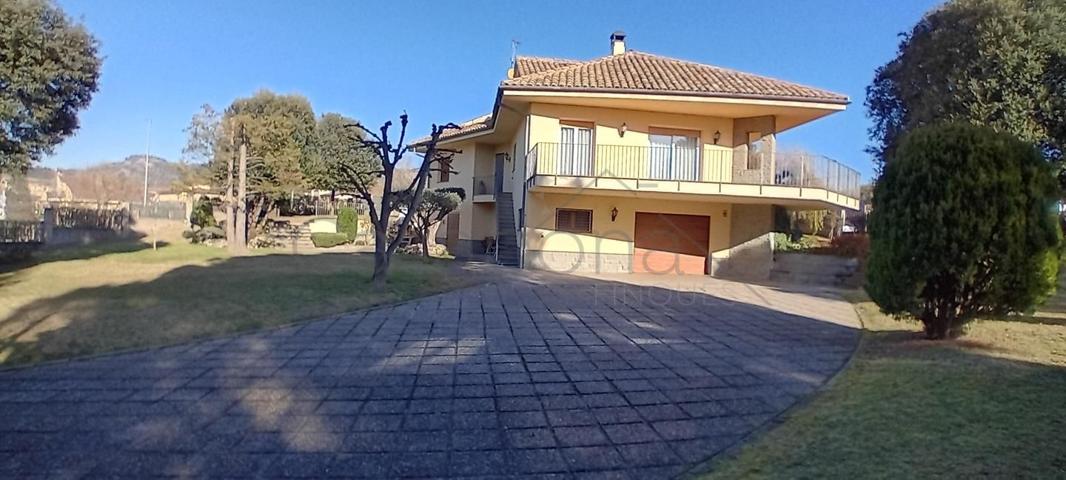 ENCANTADORA CASA INDEPENDIENTE en SANT VICENÇ DE TORELLÓ, 5 HABITACIONES, 2 BAÑOS, TERRAZA, JARDÍN, GRAN GARAJE, BUEN ESTADO photo 0