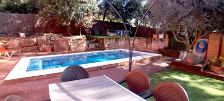 SEVA. ENCANTADORA CASA EN UNA SOLA PLANTA, JARDÍN, PISCINA, 3 HAB. 3 BAÑOS, EXCELENTE UBICACIÓN. photo 0