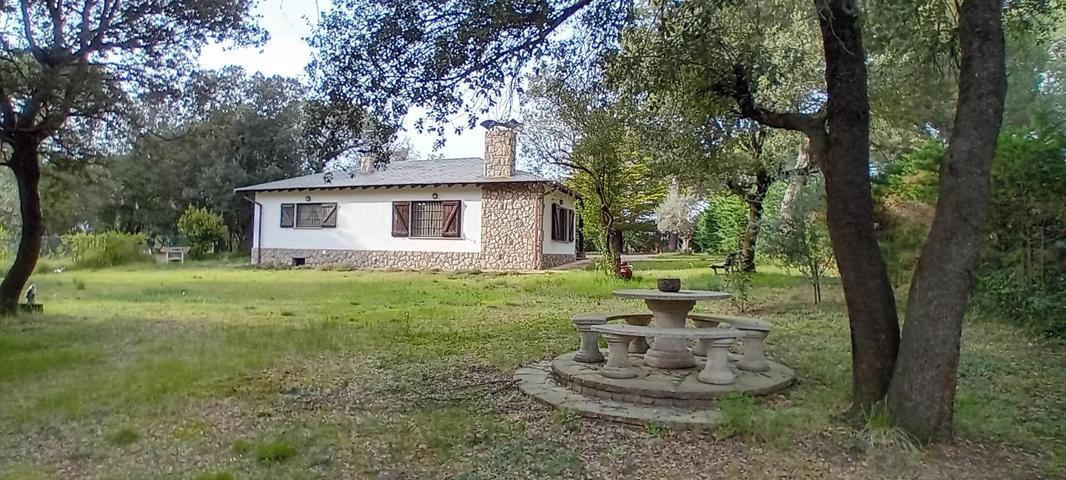 SEVA. ENCANTADOR CHALET, GRAN JARDÍN, 5 HABITACIONES, 3 BAÑOS, CHIMENEA, GRAN GARAJE, ZONA EXCLUSIVA, NATURALEZA. photo 0