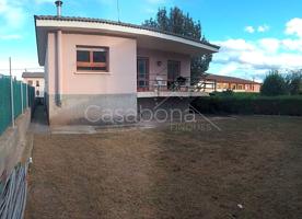 CASA TRANQUILA, EN OLOST, INDEPENDIENTE Y SOLEADA, CON 3 HAB., 2 BAÑOS, GARAJE Y JARDIN. BUEN ESTADO photo 0