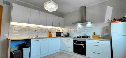 HOSTALETS DE BALENYÀ. PISO 100 m2 + BUHARDILLA 90 m2, 2 HABITACIONES DOBLES, COCINA OFFICE, BAÑO COMPLETO, BALCÓN. photo 0