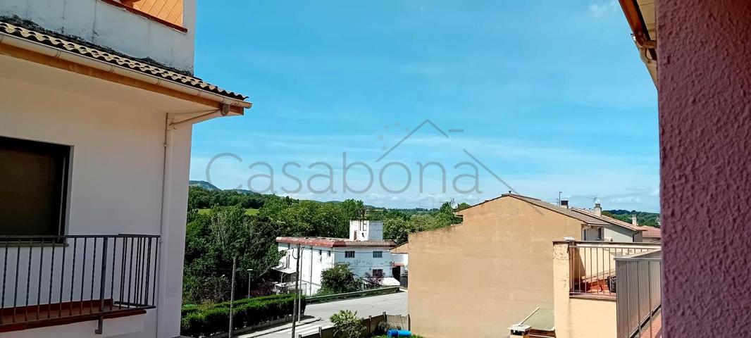 HOSTALETS DE BALENYÀ. PISO 100 m2 + BUHARDILLA 90 m2, 2 HABITACIONES DOBLES, COCINA OFFICE, BAÑO COMPLETO, BALCÓN. photo 0