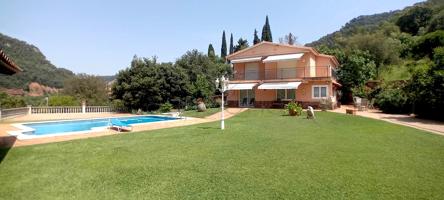 CASA CHALET CON PISCINA, JARDIN, 4 HABITACIONES, 3 BAÑOS, GRAN GARAJE, VISTAS, TRANQUILA, BIEN COMUNICADA. photo 0
