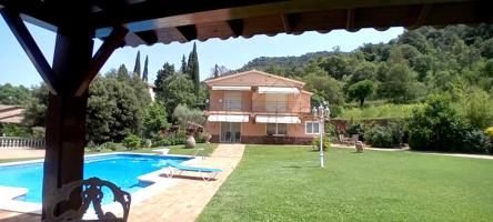 CASA CHALET CON PISCINA, JARDIN, 4 HABITACIONES, 3 BAÑOS, GRAN GARAJE, VISTAS, TRANQUILA, BIEN COMUNICADA. photo 0
