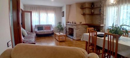 SEVA PUEBLO. CASA INDEPENDIENTE, 3 HABITACIONES + 2 SALAS, 2 BAÑOS, GARAJE 3 COCHES Y ALMACENAMIENTO, JARDÍN, SOLEADO. photo 0