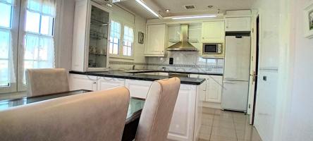 PISO DE 140 m2, 3 HAB. 2 BAÑOS, BUEN ESTADO Y CALIDADES, LUMINOSO, CHIMENEA, CENTRICO PERO TRANQUILO photo 0