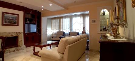 PISO DE 140 m2, 3 HAB. 2 BAÑOS, BUEN ESTADO Y CALIDADES, LUMINOSO, CHIMENEA, CENTRICO PERO TRANQUILO photo 0