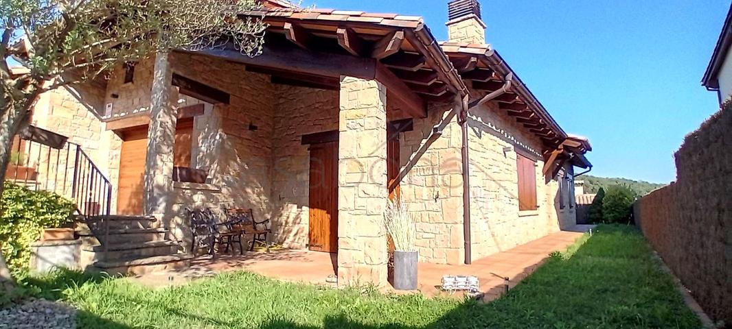 CASA CHALET DE PIEDRA, 4 HABITACIONES, 2 BAÑOS, GARAJE, JARDÍN, VISTAS, ESTADO EXCELENTE photo 0