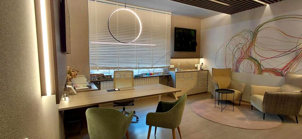 TONA. CASA PAREADA ESQUINERA 222 m2, 4 HABITACIONES, 3 BAÑOS, JARDÍN, GARAJE, ESTADO EXCELENTE, BUENAS VISTAS photo 0