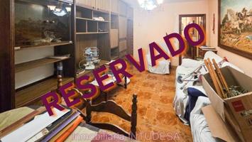 EN VENTA CENTRICO PISO DE TRES DORMITORIOS Y UN BAÑO EN TUDELA photo 0