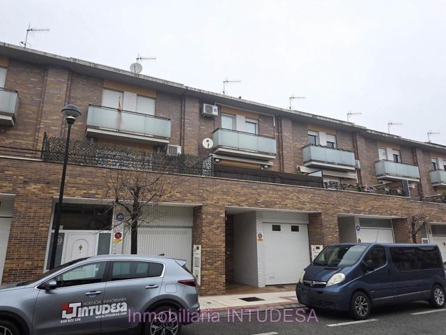 EN VENTA CASA ADOSADA DE TRES DORMITORIOS, DOS BAÑOS Y ASEO EN MURCHANTE photo 0