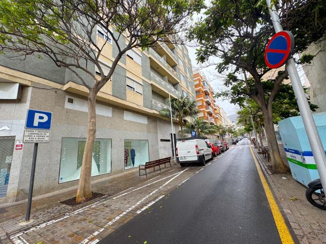 Piso reformado en esquina con balcón en el centro de Santa Cruz photo 0