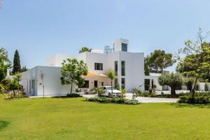 Casa - Chalet en venta en Estepona de 1022 m2 photo 0