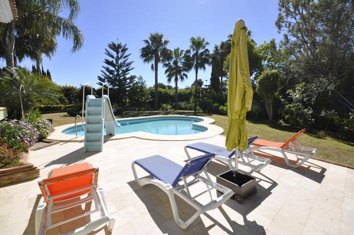 Casa - Chalet en alquiler y en venta en Estepona de 600 m2 photo 0