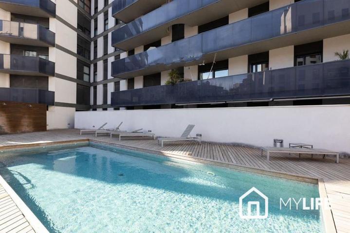 Piso con terraza y piscina comunitaria en venta en Diagonal Mar photo 0