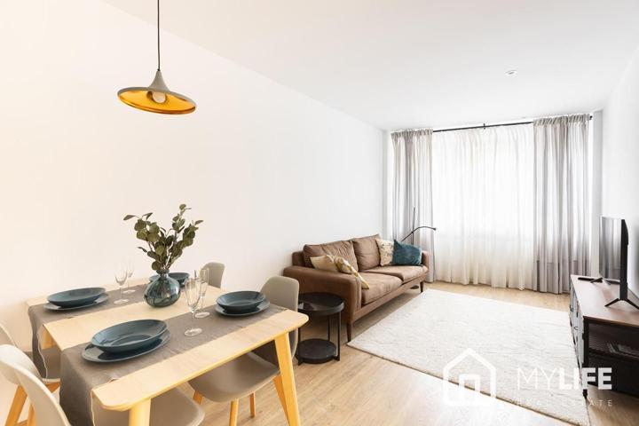 Fantástico piso reformado en venta en el Poble Sec photo 0