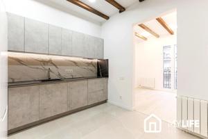 Fantástico piso reformado en venta en Sagrada Familia photo 0