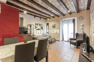 Finca regia rehabilitada con ascensor en venta en el Raval photo 0