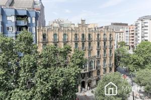 Fantástico piso en venta con plaza de aparcamiento en venta en Lesseps photo 0