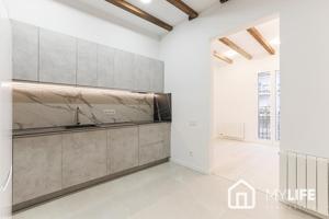 Fantástico piso reformado en venta en Sagrada Familia photo 0