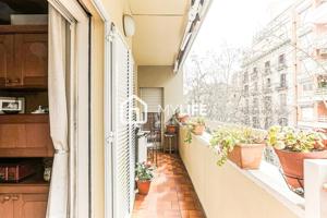 Fantástico piso en venta con plaza de parking en calle Bruc photo 0