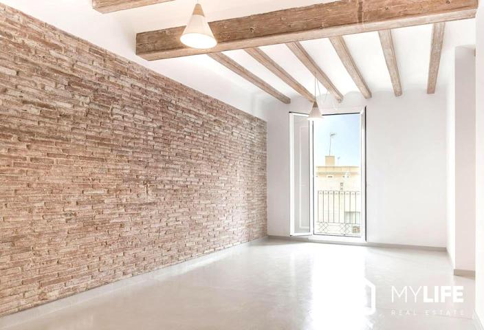 Precioso piso reformado en venta en el Raval photo 0