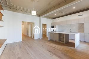 Exclusivo piso reformado en venta en la Dreta de l'Eixample photo 0