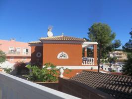 Casa - Chalet en venta en La Nucía de 263 m2 photo 0