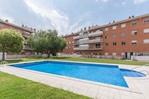 Tu nuevo hogar en Canovelles: completo, con Parking, trastero y piscina photo 0
