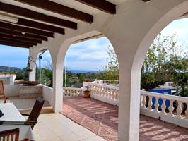 CHALET CON PISCINA, GARAJE Y VISTAS AL MAR. photo 0