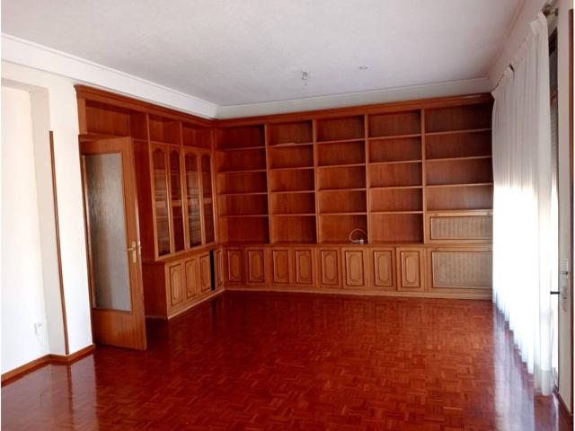 Se alquila magnífico piso de 4 habitaciones en el distrito de Moncloa, en el barrio de Ciudad Universitaria photo 0