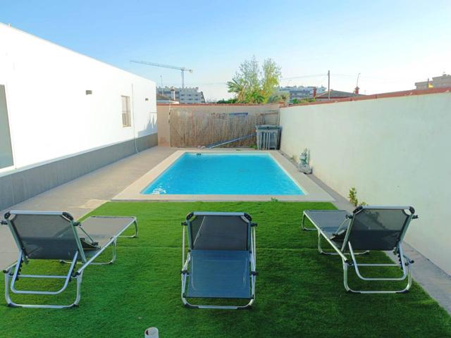 Chalet rustico en venta en Victoria-El Juncal photo 0