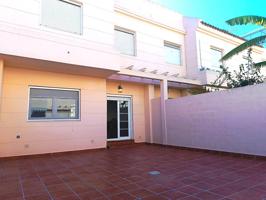 Chalet adosado en venta en Valdelagrana photo 0