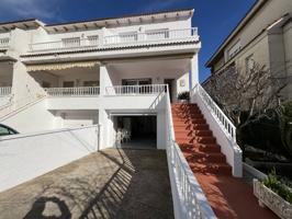 'Encantadora casa con amplio garaje y piscina comunitaria en Segur de Calafell: ¡Tu hogar perfecto te espera!' photo 0
