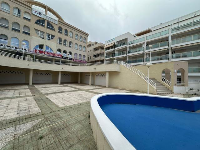 Local En venta en Garrucha photo 0