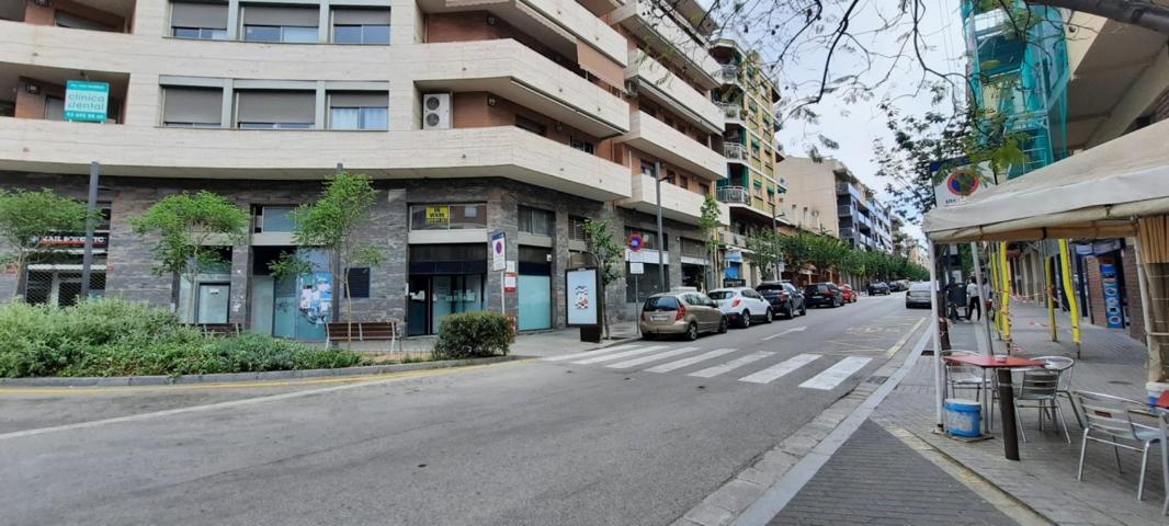 LOCAL COMERCIAL EN LA RAMBLA DE RIPOLLET. photo 0